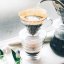 Porte-filtre en plastique Hario V60-01 d'une capacité de 360 ml pour la préparation de café filtré.