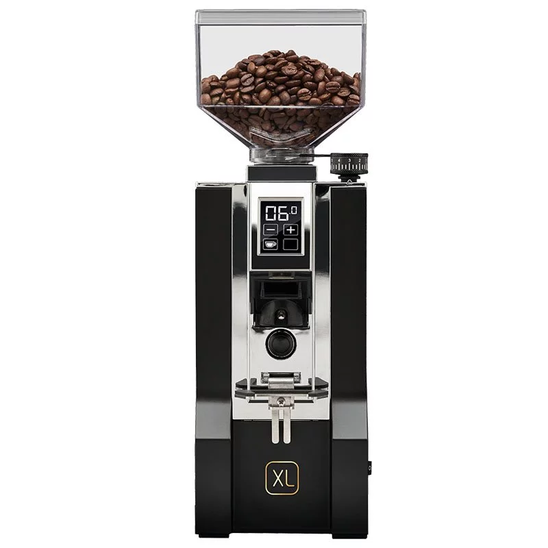 Espressový mlynček na kávu Eureka Mignon XL CR v elegantnej čiernej farbe, s elektrickým pohonom pre ľahké mletie kávy.