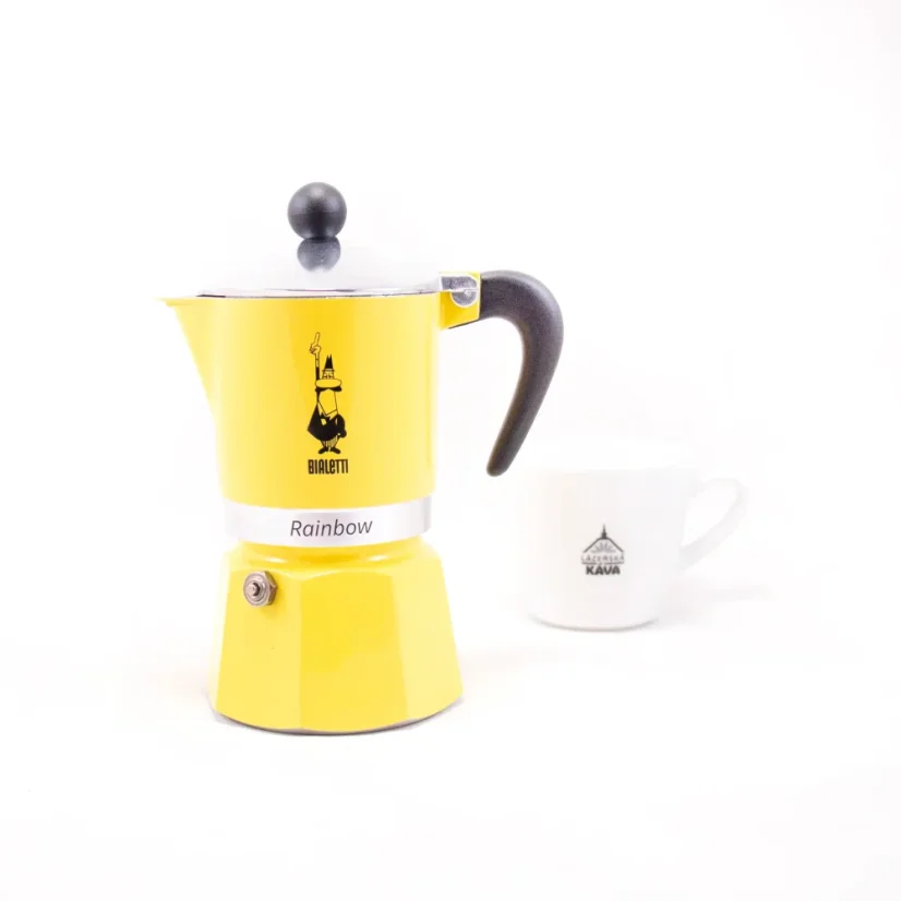 Sárga Bialetti Rainbow 3 moka kanna 130 ml űrtartalommal, ideális erős és aromás espresso elkészítéséhez.