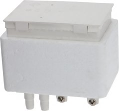 Wäisse Plastiktank a Quaderform mat zwee Ausgäng a Schrauwen op der ënneschter Säit.