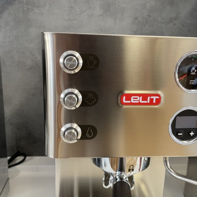 Domáci pákový kávovar Lelit Victoria PL91T s kruhovou hlavou pre rovnomerné rozloženie tepla pri príprave espressa.
