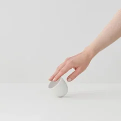 Tasse à espresso Aoomi Salt Mug A04 d'une contenance de 80 ml, fabriquée en grès.