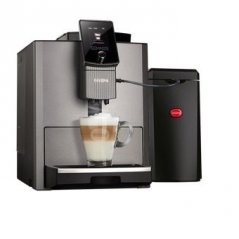 Silberne automatische Kaffeemaschine Nivona 1040 mit Milchbehälter