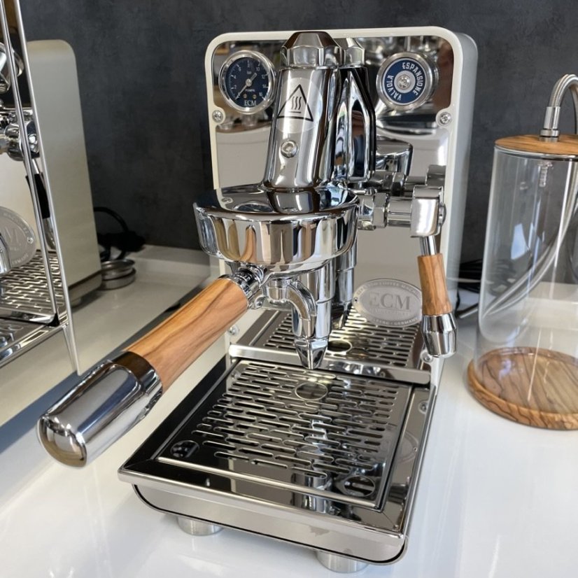 ECM Puristika PID Olive, high-quality home lever espresso machine from ECM, ideal for household use.