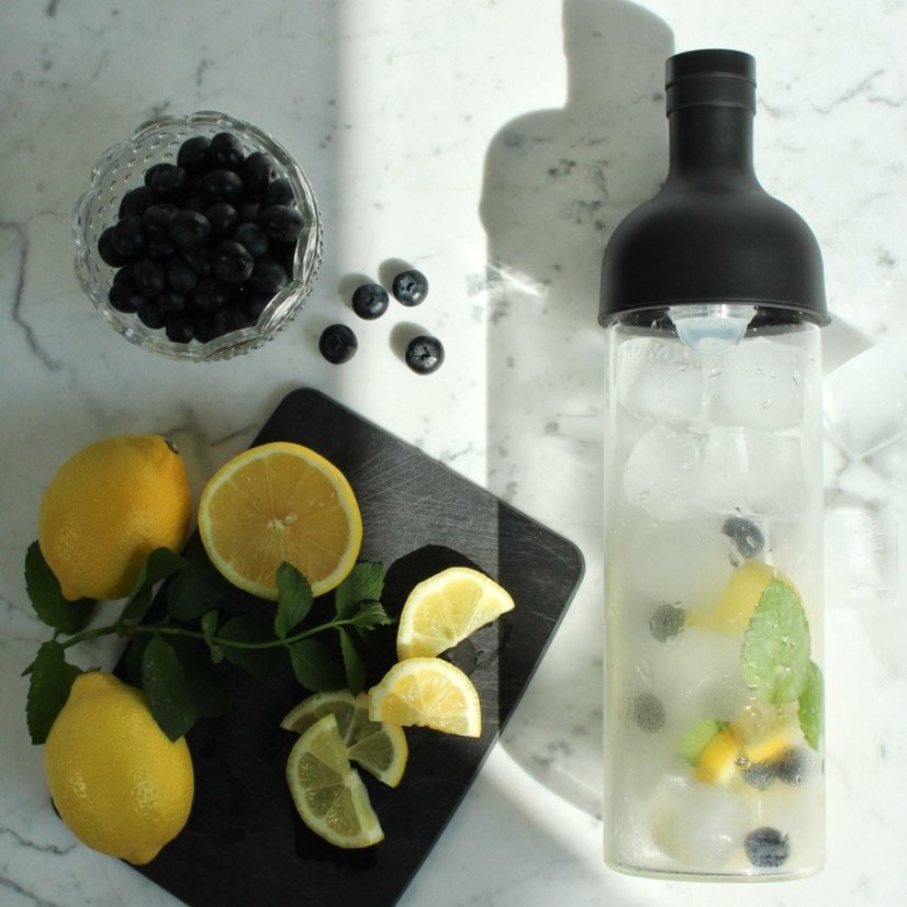 Schwarze Flasche für Eistee Hario Filter-In Bottle. Volumen 750 ml.