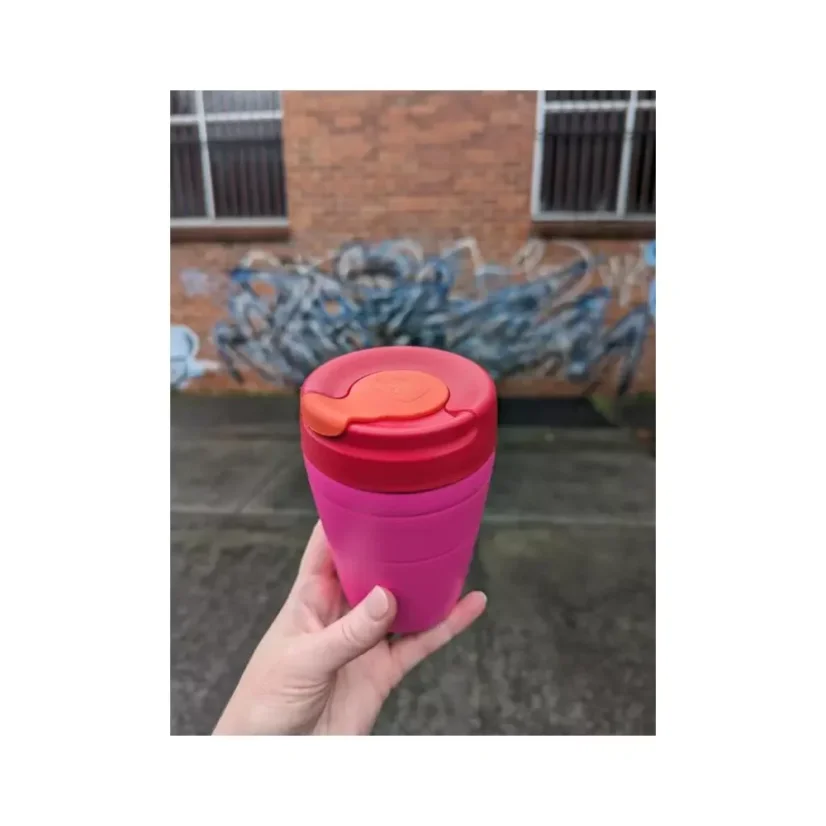 Le mug thermique KeepCup Helix Thermal Afterglow d'une capacité de 340 ml est un choix idéal pour les amateurs de café en déplacement, maintenant les boissons chaudes.