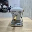 Haus-Espressomaschine Ascaso Dream PID in Cloud White mit manueller Reinigungsfunktion.