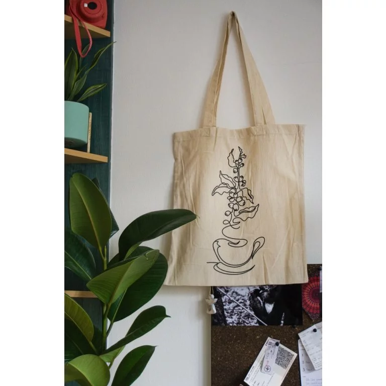 Tote Bag mam Motiv vun engem Kaffeeboom vun der tschechescher Mark Benaie.