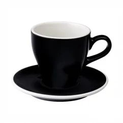 Čierny porcelánový šálka a podšálka Loveramics Tulip s objemom 280 ml pre cafe latte, vyrobené z kvalitného porcelánu.