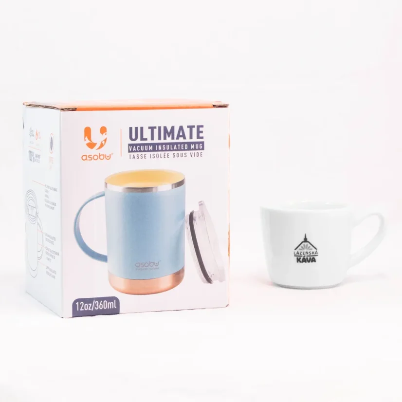 Blauer Thermobecher Asobu Ultimate Coffee Mug mit einem Volumen von 360 ml, ideal für Reisen.