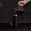 Čierny cestovný termohrnček Kinto Travel Tumbler s objemom 350 ml, vhodný do auta.