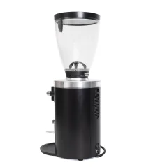 Moulin à café espresso Mahlkönig E65S avec dosage réglable.
