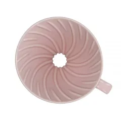 Felső nézet a rózsaszín Hario V60-02 dripperre.