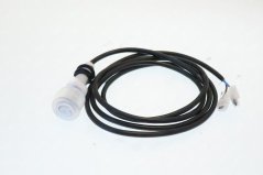 Niveau-Sensor (Schwämm), wäisst Plastikgehais mat engem schwaarze Kabel an engem Stecker.