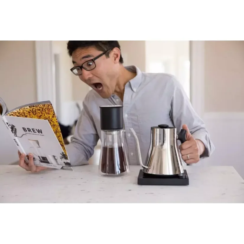 Electric kettle Fellow Stagg EKG in white, winner of the Red Dot Award, combining stylish design with practicality.
