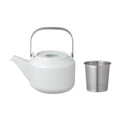 Porcelánová kanvička na čaj LT Kinto v bielom prevedení s nerezovým sitkom. Objem 600 ml.