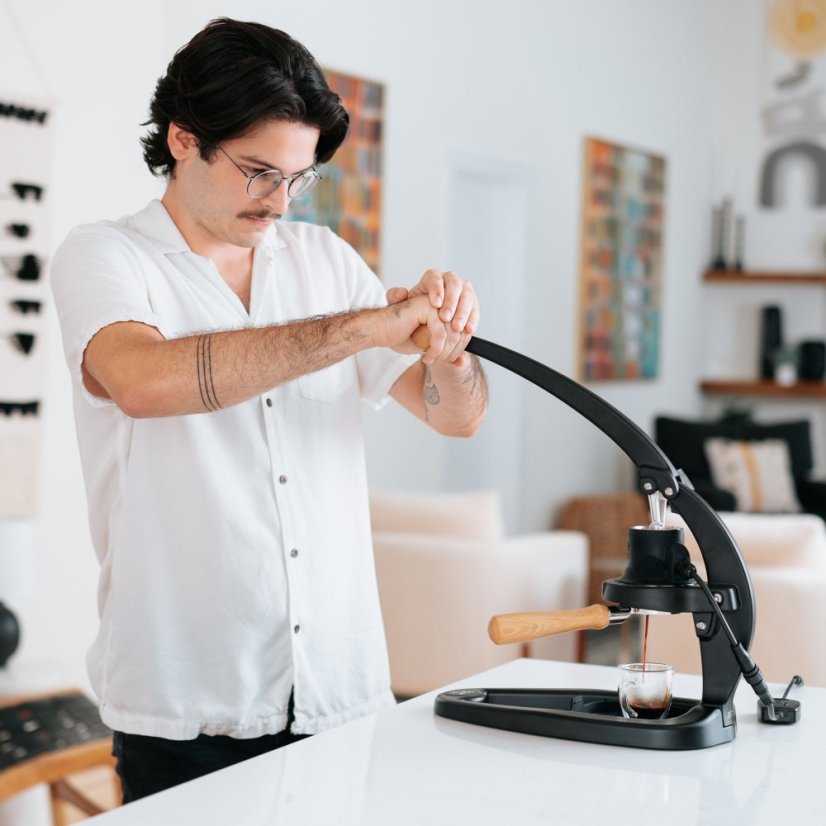 Espresso kavos aparatas Flair 58, idealus naudojimui namuose.