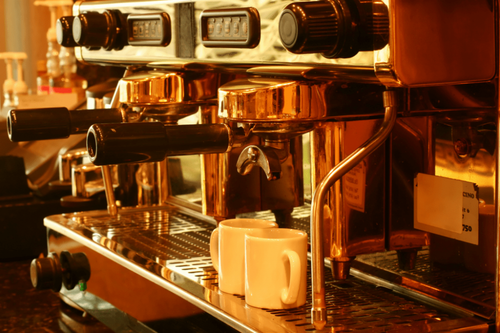 Mr. Coffee Cafetera de cápsulas especiales todo en uno para ocasiones  especiales, jarra térmica de 10 tazas y espresso con espumador de leche y