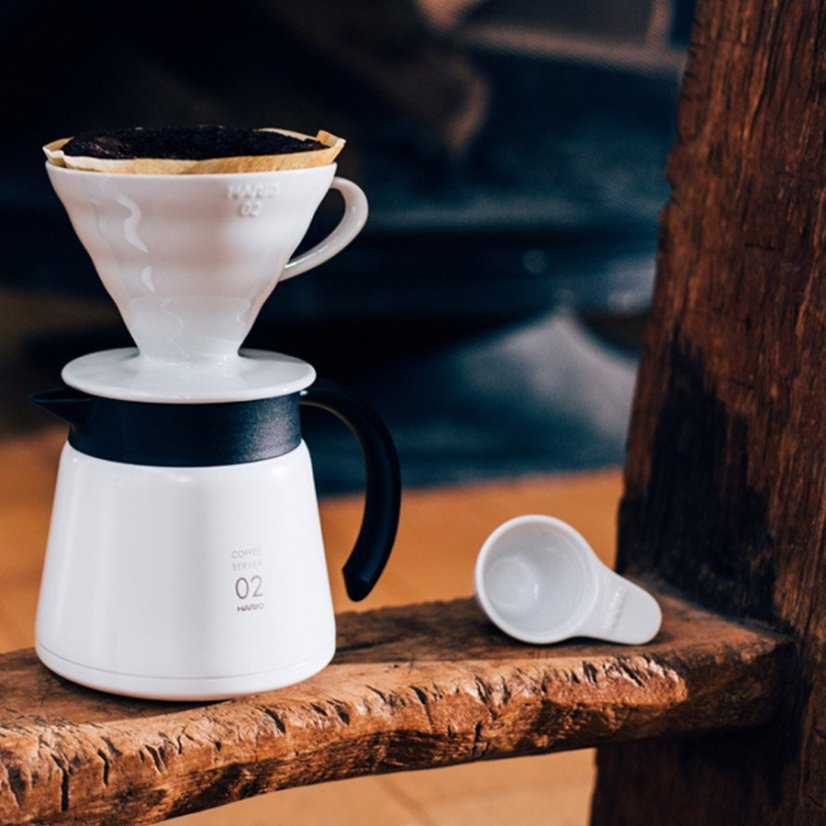 Dripper en céramique blanche V60-02.