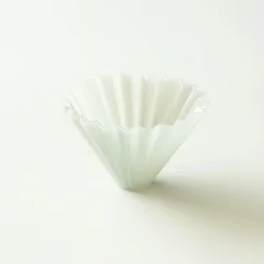 Plastic dripper Origami Air in size M. Matte gray finish. Plastic dripper Origami Air in size M. Matte gray finish.