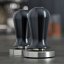 Tamper calibré noir de 53 mm.