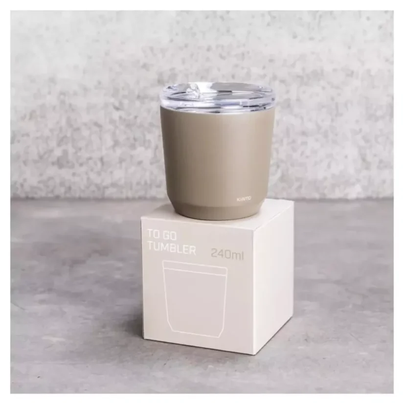Tasse thermique Kinto To Go Tumbler d'une capacité de 240 ml.