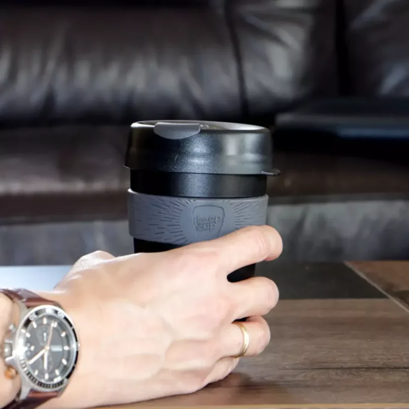 KeepCup Original Doppio S je praktický termohrnček na kávu s objemom 227 ml, ideálny pre milovníkov kávy na cestách.