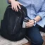Thermobecher Kinto Travel Tumbler aus Edelstahl mit einem Fassungsvermögen von 500 ml, der Ihr Getränk dank der Thermoseigenschaften lange warm hält.