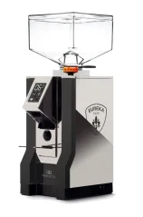 Eureka Mignon Perfetto Espressomühle mit verchromtem Gehäuse und Eureka-Logo.