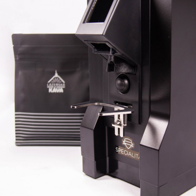 Detail na Eureka Mignon Speciality 15BL black Materiál : Nerezová oceľ s kúpeľovou kávou.
