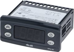 Schwaarze digitale Reegler Eliwell mat engem Display dat e Wäert weist a mat Knäppercher. Schwaarze digitale Reegler Eliwell mat engem Display dat e Wäert weist a mat Knäppercher.