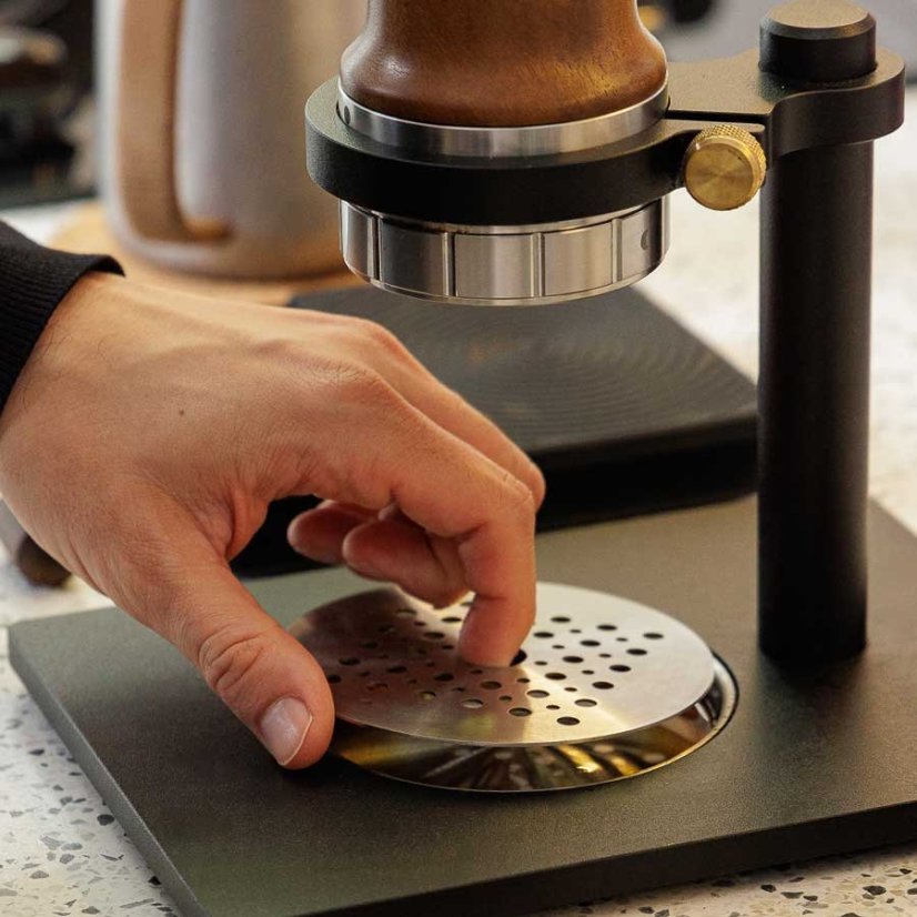 Aram Espresso Maker + Steel Support Brownish