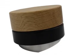 Distributeur de café Heavy Tamper, 58,4 mm en chêne avec poignée en bois naturel. Distributeur de café Heavy Tamper, 58,4 mm en chêne avec poignée en bois naturel.