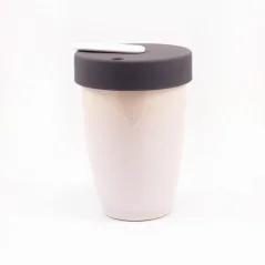 Termohrnek Loveramics Nomad 250 ml űrtartalommal, elefántcsont színben, ideális utazáshoz.