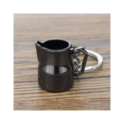 Una tetera negra con forma de llavero es el regalo ideal para todos los amantes del café.
