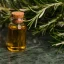 L'huile essentielle BIO de romarin est 100 % naturelle, certifiée comme 100 % biologique, idéale pour l'aromathérapie et le bien-être.