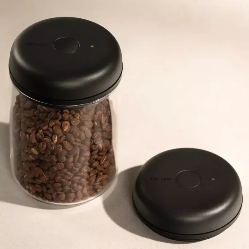 Transparent canister for coffee and tea with a capacity of 1200 ml and a black lid.