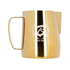 Goldene Milchkanne von Barista Space mit einem Volumen von 350 ml, ideal für die Zubereitung perfekter Milchschaum für Cappuccino.