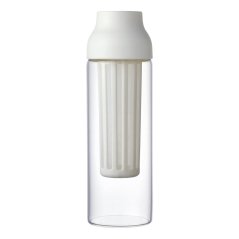 Decanter branco Kinto Capsule para preparo de cold brew com capacidade de 1000 ml.