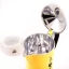 Cafetière Moka Bialetti Rainbow 6 ouverte de couleur jaune avec du café en arrière-plan.