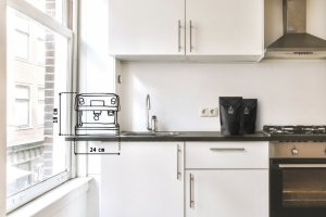 Mini-Kaffeemaschine. Hausgemachter Espresso in ein paar Zentimetern