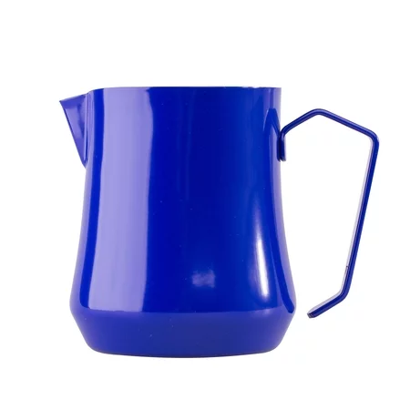 Modrá kanvica na mlieko Motta Tulip s objemom 500 ml, ideálna na prípravu dokonalej peny na cappuccino.