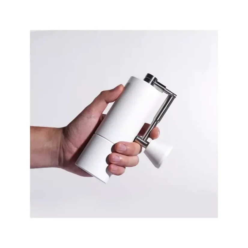 Moulin à café Timemore C2 Fold – moulin avec une poignée pliable de couleur blanche.