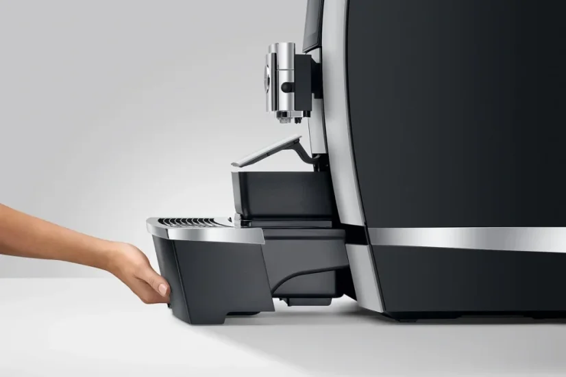 The drip tray can be removed with one hand. It is dishwasher safe.