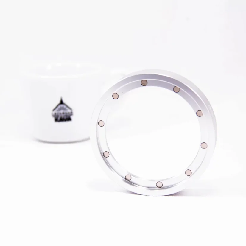 Entonnoir de remplissage de café Rocket Espresso d'un diamètre de 58,55 mm en couleur argent, idéal pour un dosage précis du café sans désordre inutile.