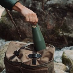 Travel mug Kinto Trail Tumbler in Ash Green color with a capacity of 580 ml, made of stainless steel, perfect for on-the-go.