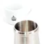 Nierdzewny pojemnik do mielenia kawy marki Acaia DosingCup M z białym kubkiem na białym tle.