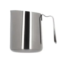 Carafe à lait Fellow Eddy d'une capacité de 530 ml en couleur noire élégante. Carafe à lait Fellow Eddy d'une capacité de 530 ml en couleur noire élégante.
