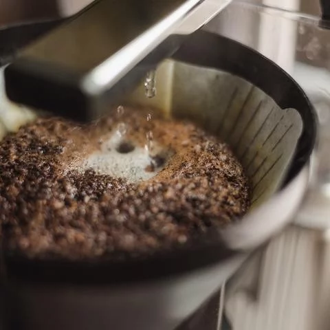 Proces extrakcie kávy v moccamastri
