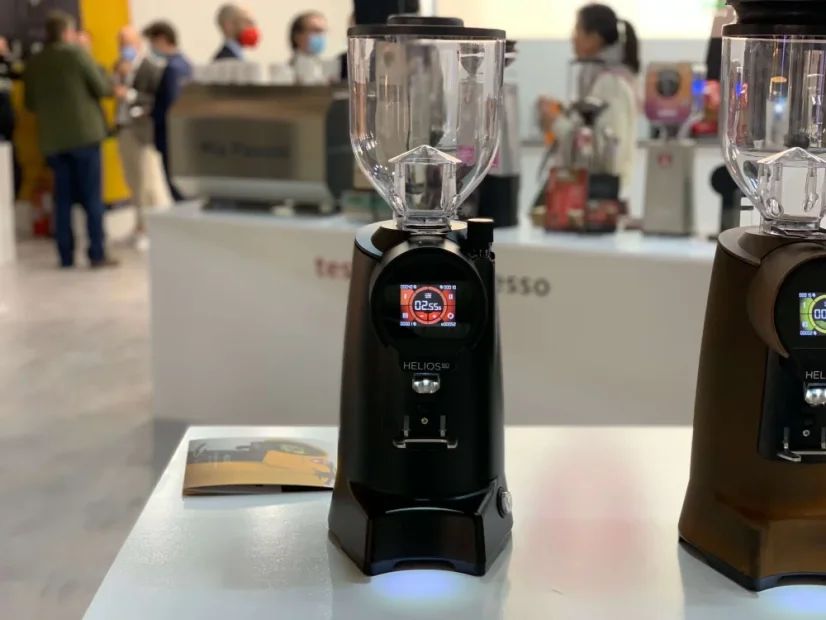 Eureka Helios 80 espresso grinder in Ferrari red, ideal for lovers of quality coffee.